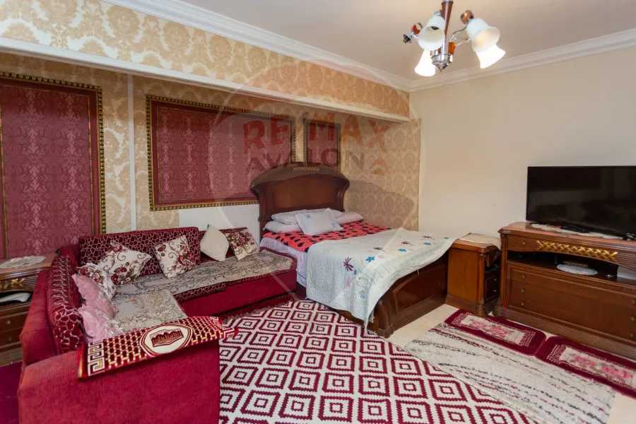 شقة للبيع 330 م سبورتنج (شارع طيبة)