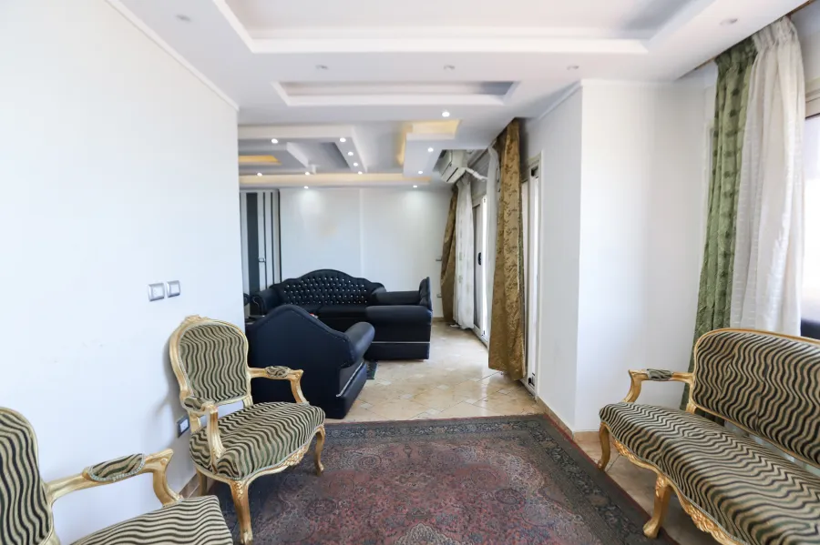 شقة للبيع 169 م ميامي (على البحر مباشرة)