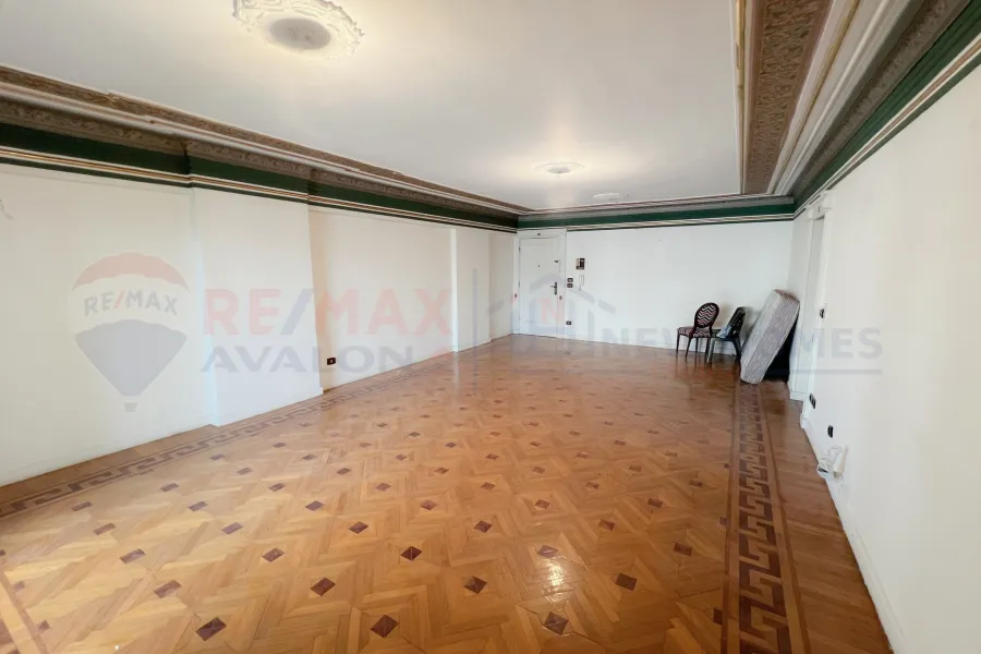 شقة للبيع 165 م رشدي (علي الترام مباشرة)