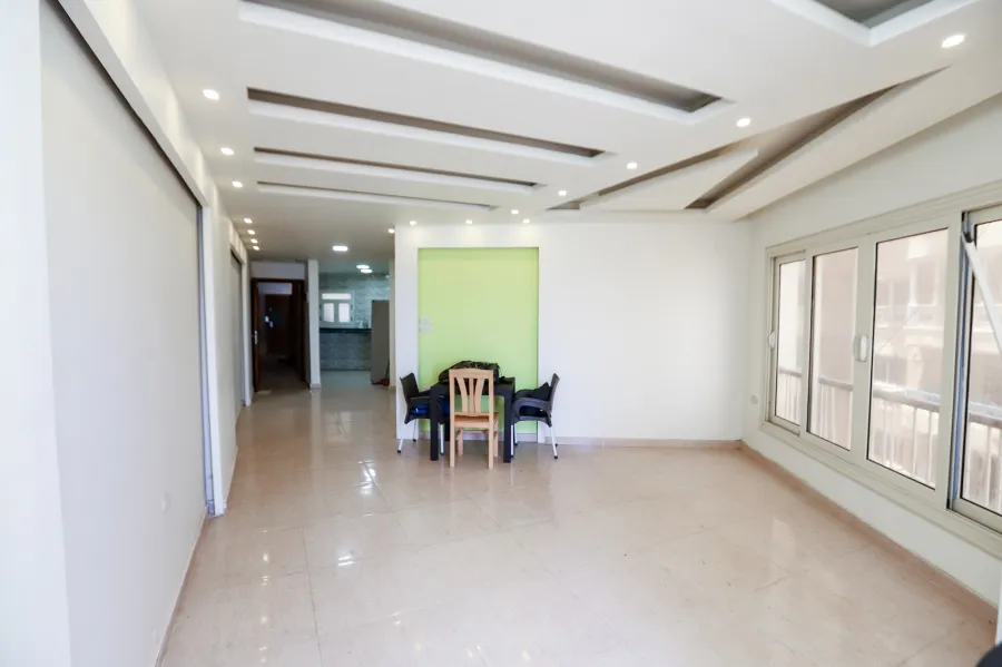 شقة للبيع 110 م العصافرة (على البحر مباشرة)