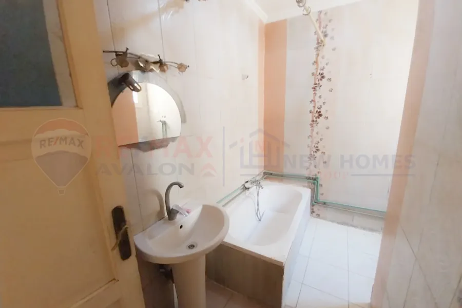 شقة للايجار 110 م سموحة (ش النصر - كومباوند براند )