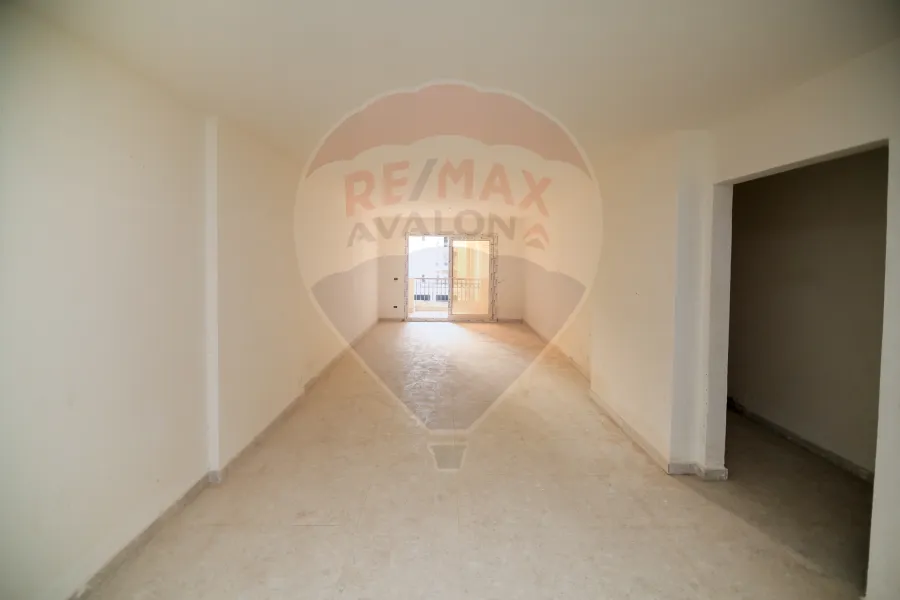 شقة للبيع 171 م كومباوند فالوري سموحة ( ش النقل والهندسة )