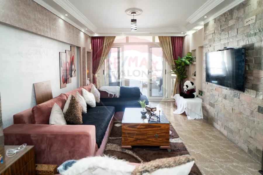 شقة للبيع 190 م لوران (ثالث نمرة من البحر)