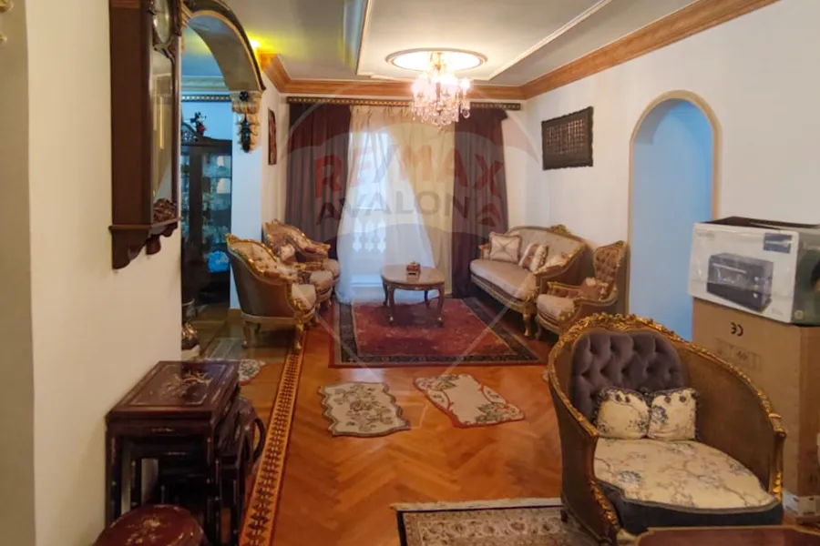 شقة للبيع 250 م محطة الرمل (ش عبد الفتاح يحيي)