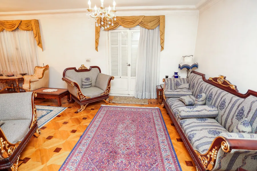 شقة للبيع او الاستثمار  425 م كفر عبده ( خطوات من الديب مول و ش سوريا  )