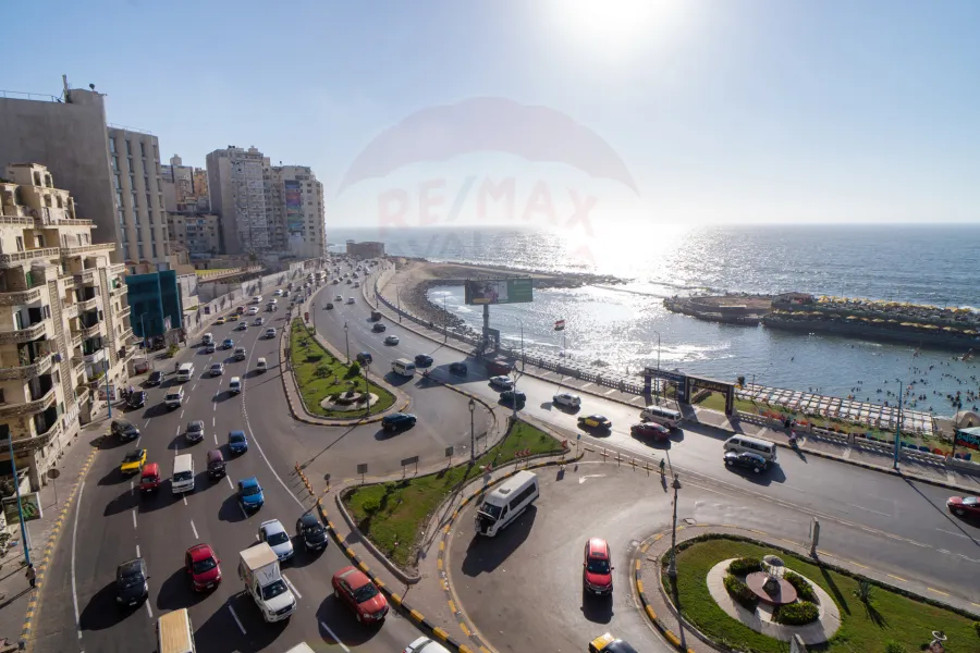 شقة للايجار المفروش 200 م سابا باشا (على البحر مباشرة)