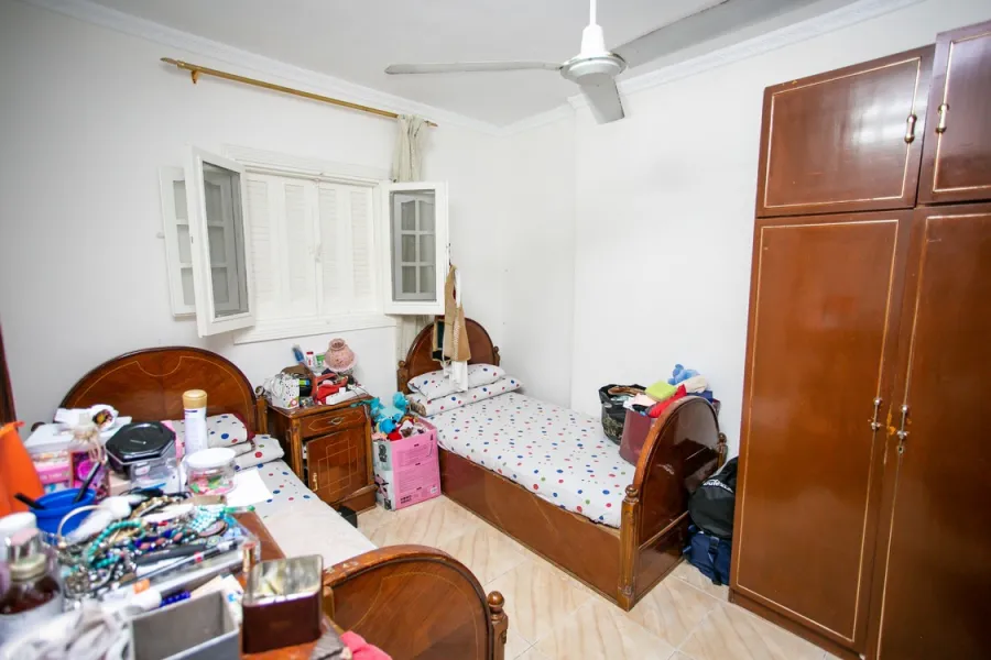 شقة للبيع 165م لوران (بجوار بنك مصر)