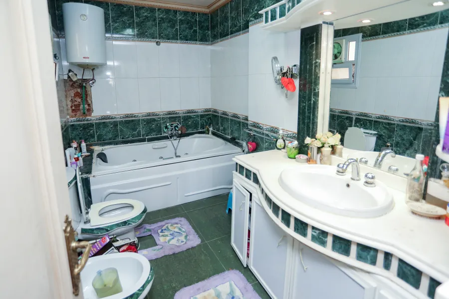 شقة للبيع 350م كفر عبده (خطوات من ميدان سانت جينى)