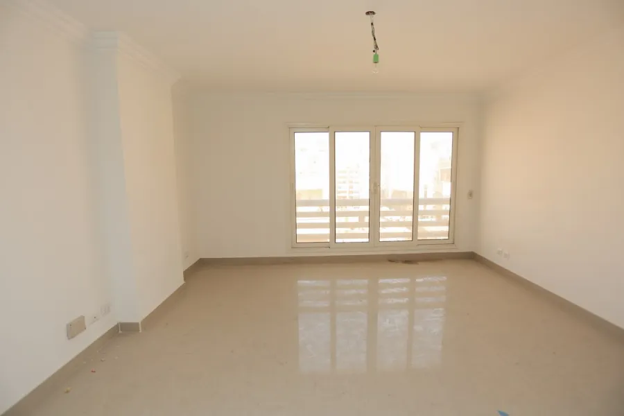 شقة للايجار 155م جناكليس (شارع ابو قير الرئيسي )