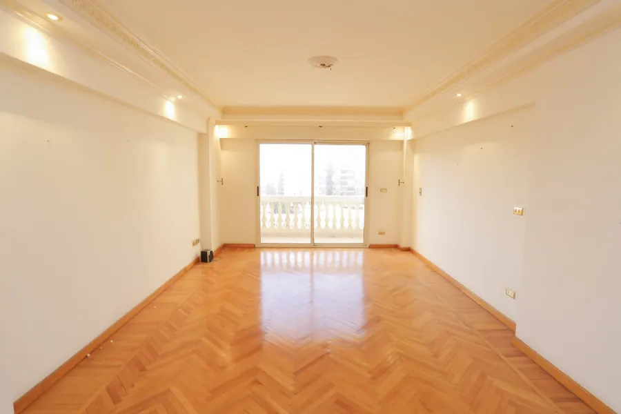 شقة للايجار 200م سموحة ( ابراج كيروسيز )