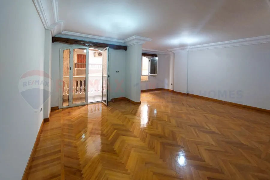 شقة للايجار 150 م كفر عبده (خطوات من ش ابو قير)