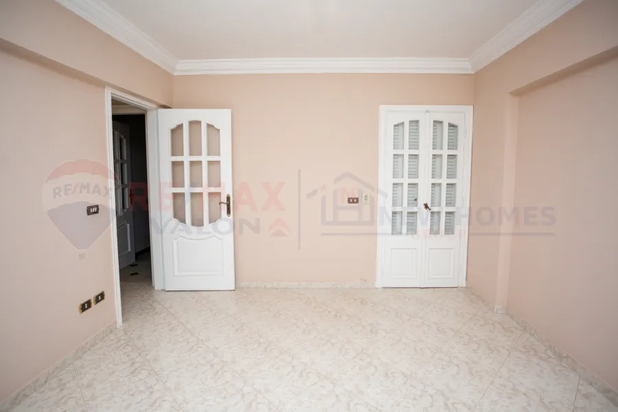 شقة للبيع 180م  لوران (متفرع من ش الاقبال)