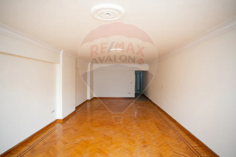 شقة للبيع 232 م كفر عبده (ش سكينة بنت الحسين)