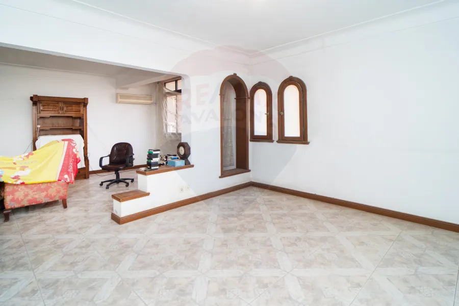 Apartment for sale 200 m Gleem (Adly Yakan St. - next to Faculty of Fine Arts)
