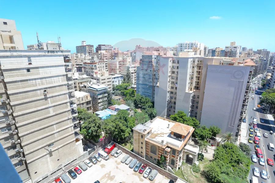 شقة للايجار 215 م جناكليس (شارع ابوقير مباشرة)