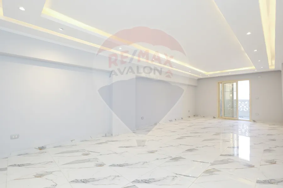 شقة للبيع 155 م سموحة (ش فوزي معاذ الرئيسي)