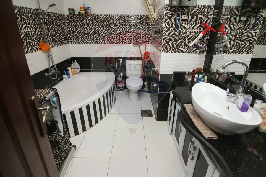 شقة للبيع 135 م باكوس (ش الإذاعة)