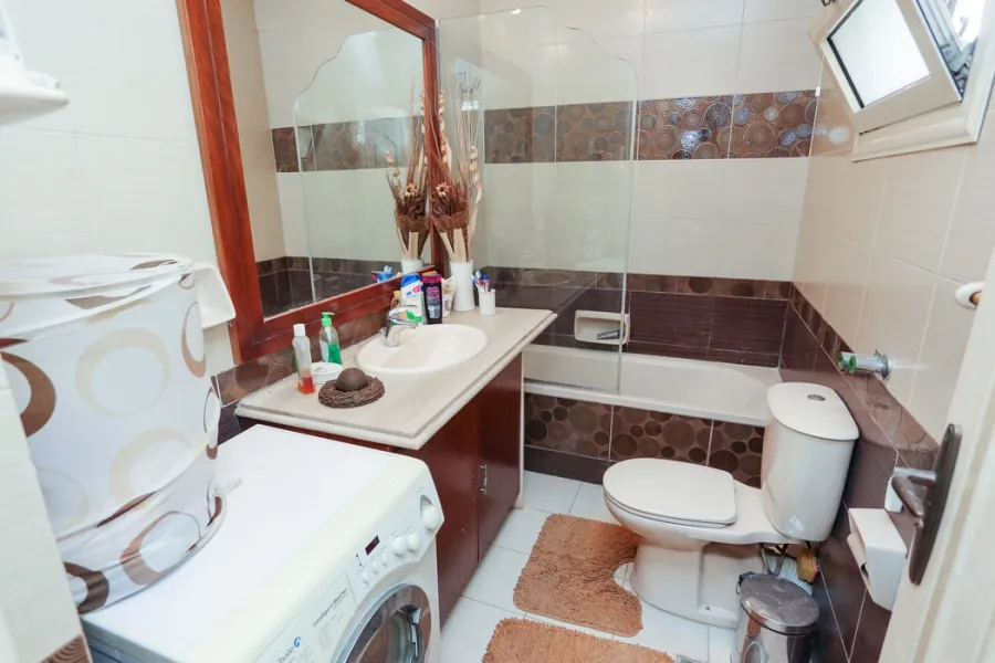 شقة للبيع 180م جليم (خطوات من محطة ترام جليم)