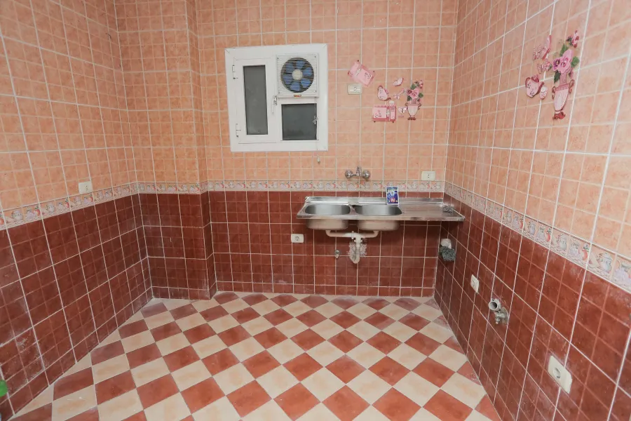 شقة للإيجار 170م السرايا - علي البحر مباشرة