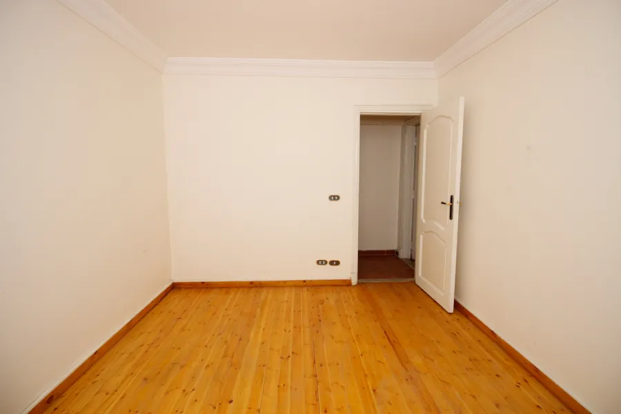 شقة للبيع 200م ستانلي (2 نمرة من البحر)