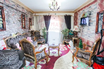 شقه للبيع 96 م كامب شيزار (خطوات من شارع كلية الهندسه)