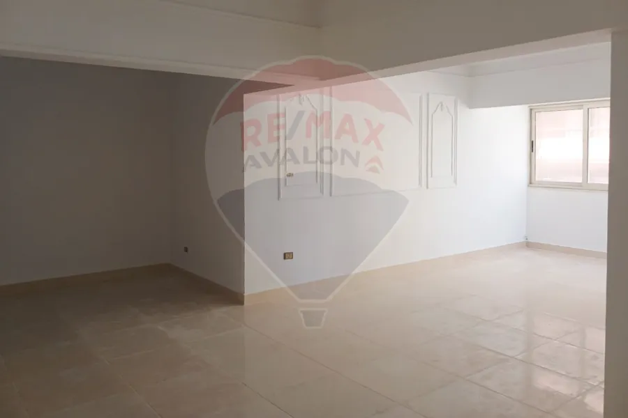 شقة للبيع 140 م مصطفي كامل (علي الترام مباشرة)