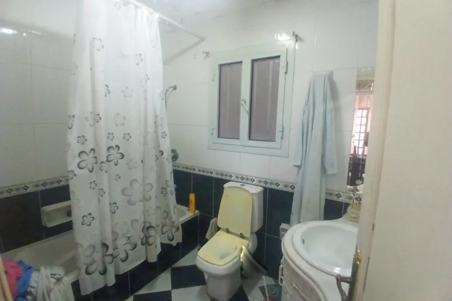 شقة للبيع 130 م سبورتنج (علي الترام - ش  شهاب الدين أبو السنون )