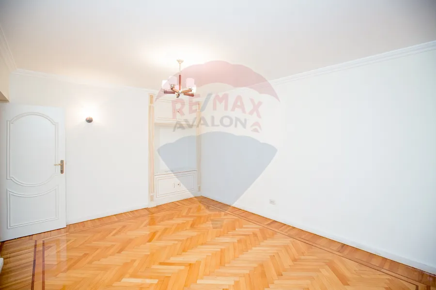 شقة للبيع 325 م وابور المياه ( فيو مفتوح علي النادي الاوليمبي وحدائق الشلالات )