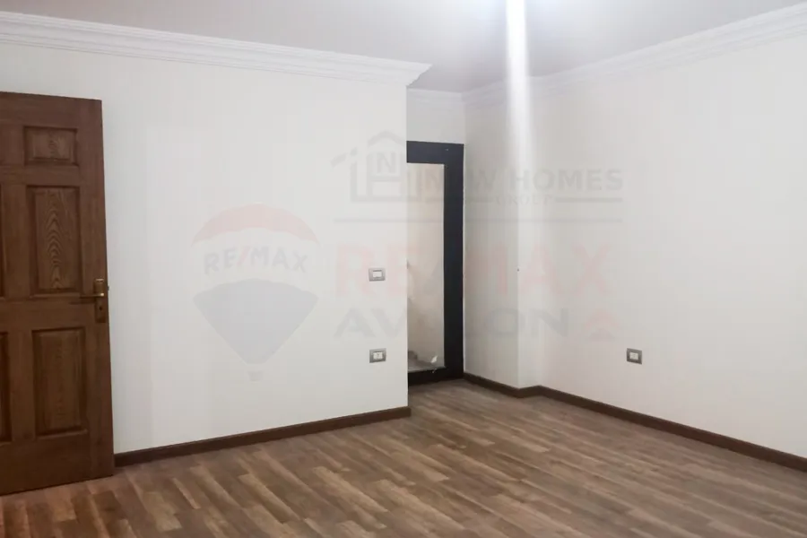 شقة للبيع 225 م سموحة ( شارع بهاء الدين الغتورى ) بتسهيلات فى السداد