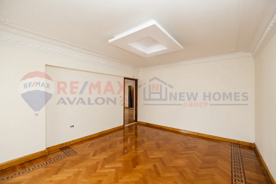 Apartment for sale 250 m Gleem (directly on the sea)