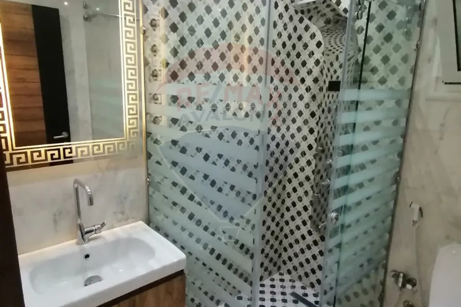 شقة للبيع 161 م سيدي بشر (خطوات من البحر)