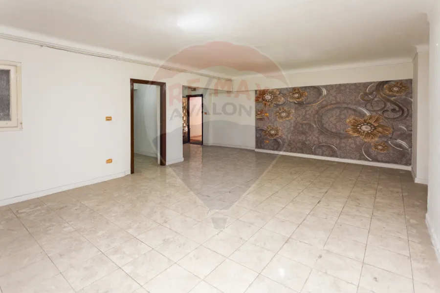 شقة للبيع 160 م ميامي (ش جمال عبد اناصر - امام الاكاديمية البحرية)