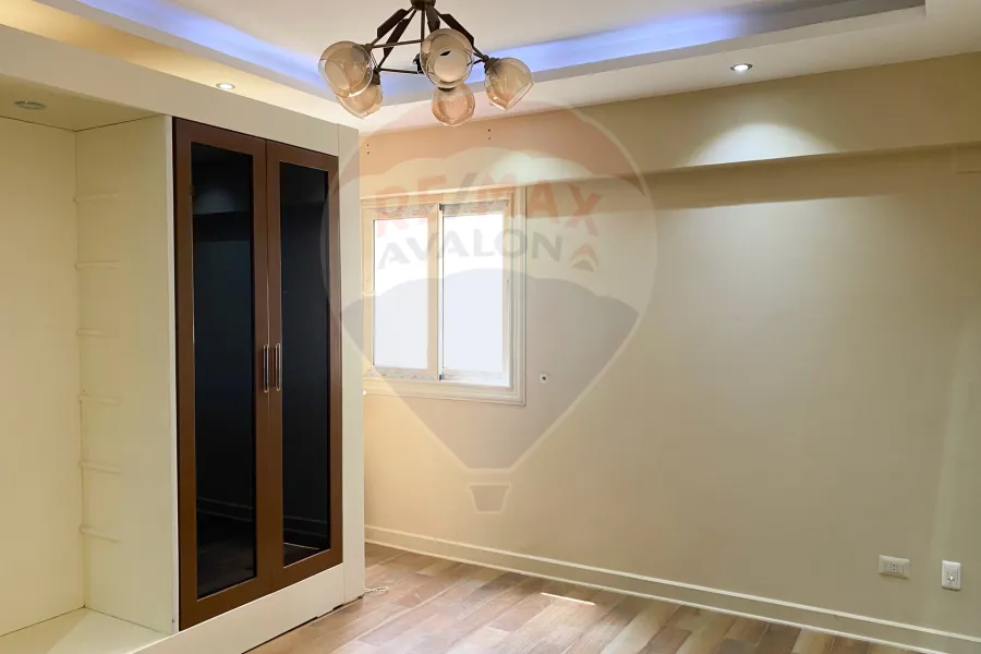 شقة للبيع 205 م رشدي (علي الترام مباشرة)