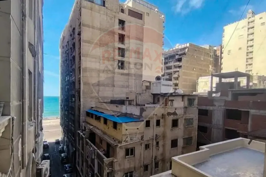 شقة للبيع 160 م لوران ( خطوات من البحر )