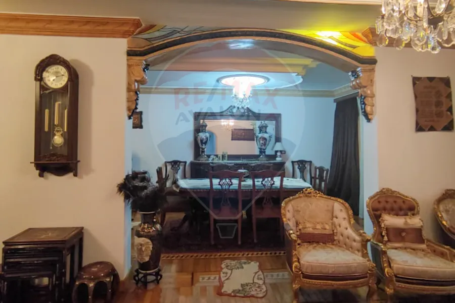 شقة للبيع 250 م محطة الرمل (ش عبد الفتاح يحيي)