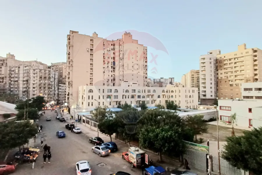 شقة للبيع 150 م سموحة (ش مدارس محمد زهران)