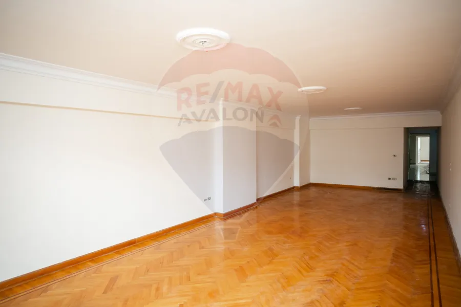 شقة للبيع 232 م كفر عبده (ش سكينة بنت الحسين)