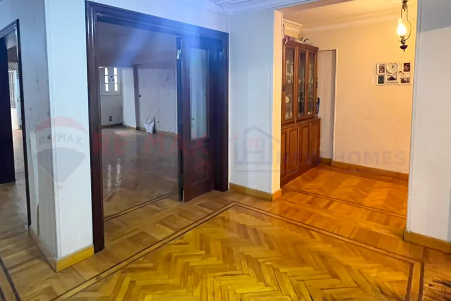 شقة للايجار 285 م جناكليس (ش محمد باشا محسن)