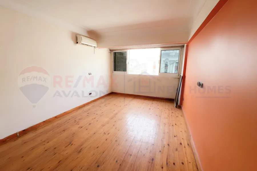 شقة للبيع 165 م رشدي (علي الترام مباشرة)