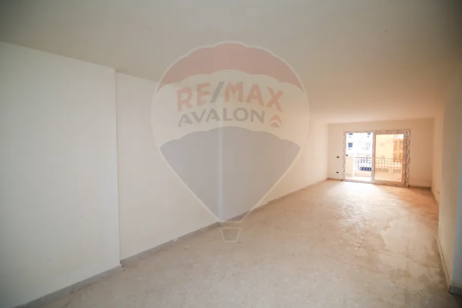 شقة للبيع 171 م كومباوند فالوري سموحة ( ش النقل والهندسة )