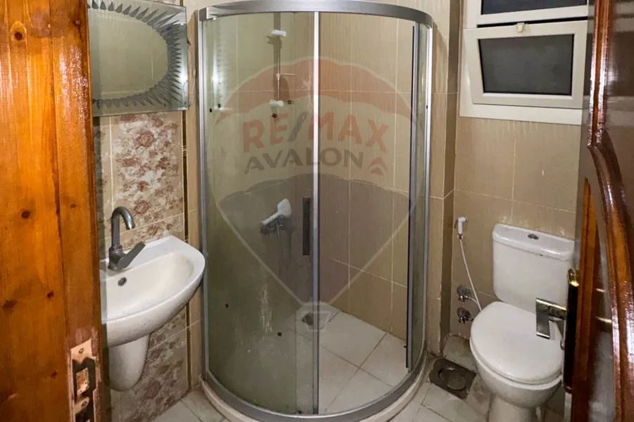 شقه للبيع  180 م لوران ( تاني نمره من البحر )