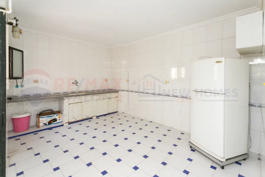 شقة للبيع 330 م  لوران (متفرع من ش الاقبال)