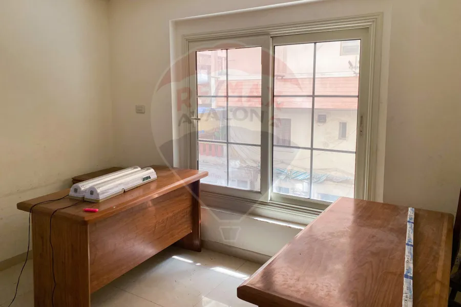 شقة للبيع 165 م زيزينيا (بين الترام و البحر)