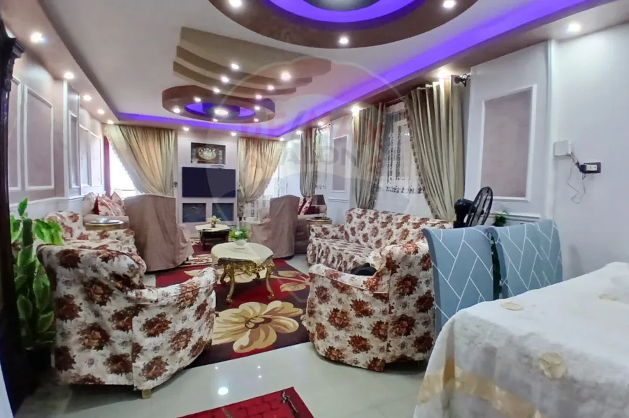 شقة للبيع 160 م المنتزة (ش الملك حفني)