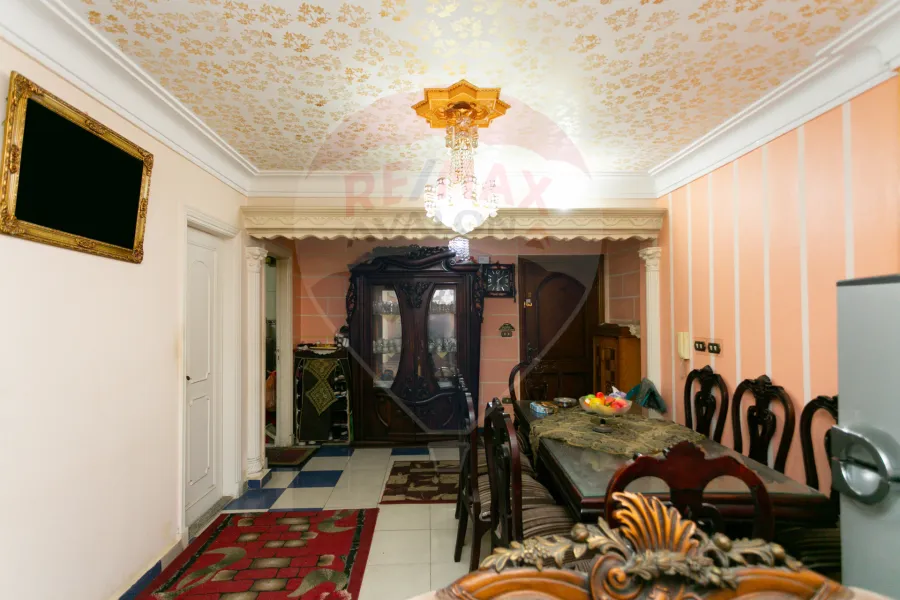 شقة للبيع 200 م كامب شيزار (ش بورسعيد)