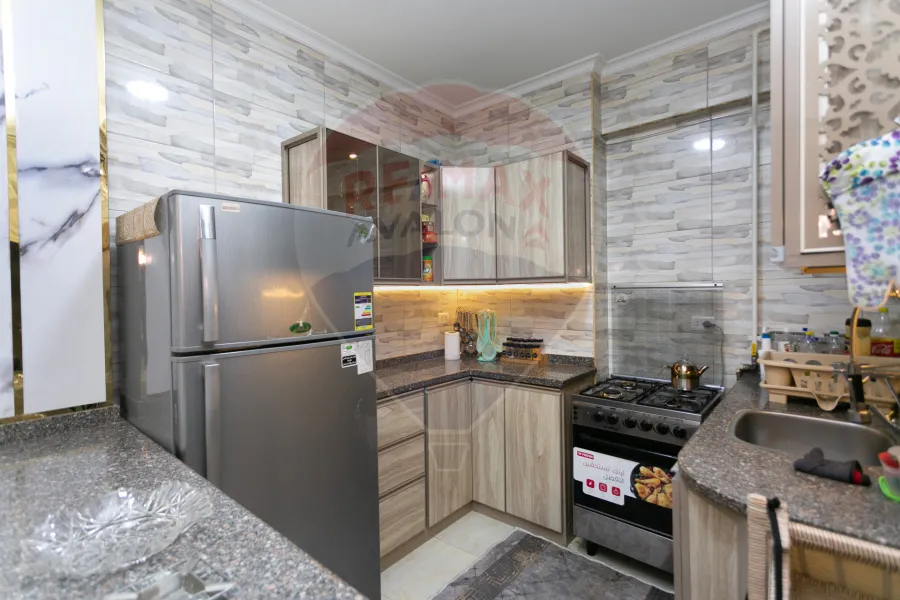 شقه للبيع 100 م ميامي ( ش صلاح الدين شعبان )