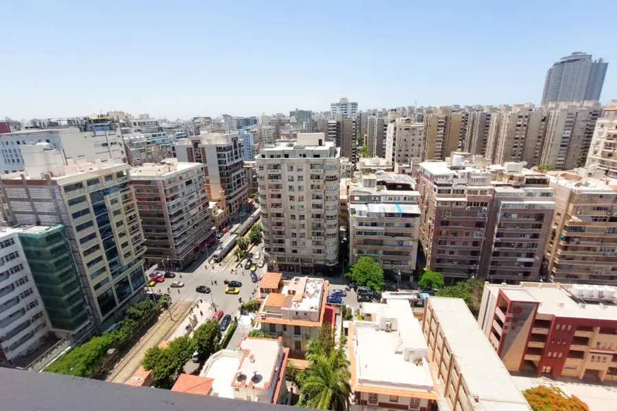 شقة للإيجار 105 م رشدي (على الترام مباشرة)