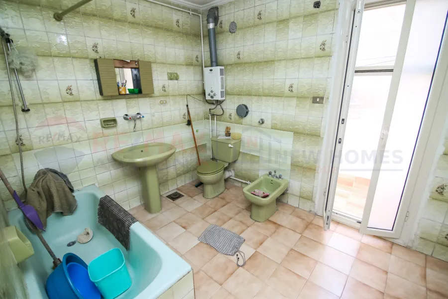 شقة للبيع 160 م سبورتنج (ش عمر لطفي)