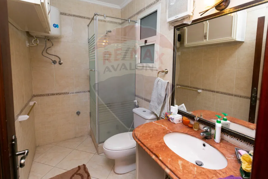 شقة للبيع 204 م سموحة (ش فوزي معاذ)