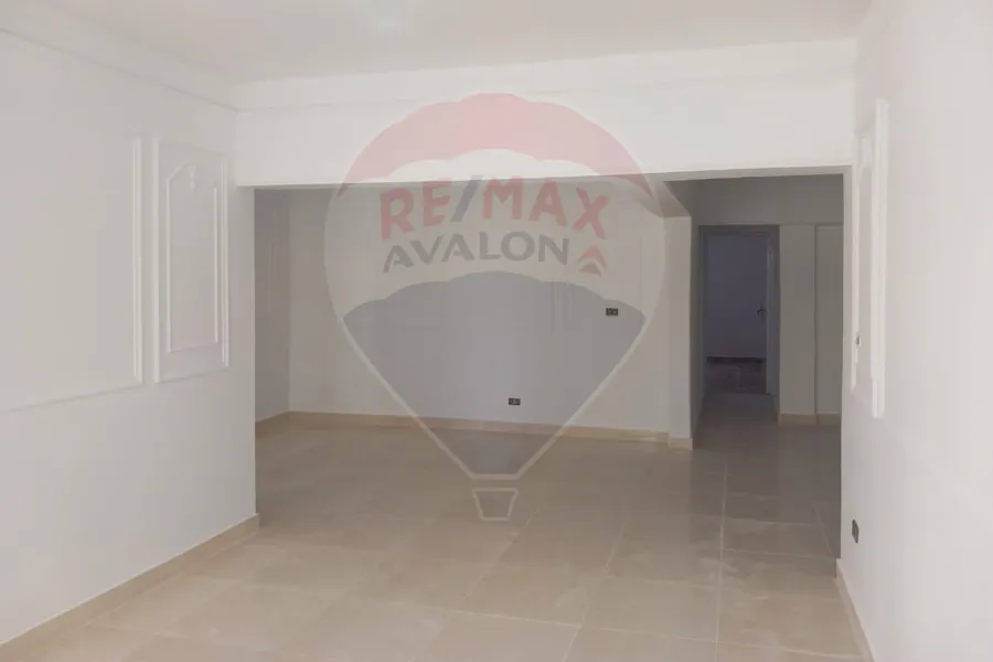 شقة للبيع 140 م مصطفي كامل (علي الترام مباشرة)